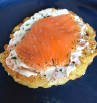 Kartoffelpuffer mit Quarkdip und Lachs